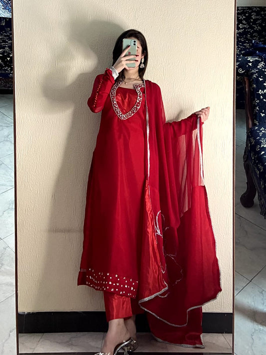 Riwaaj-Laal Ishq-red