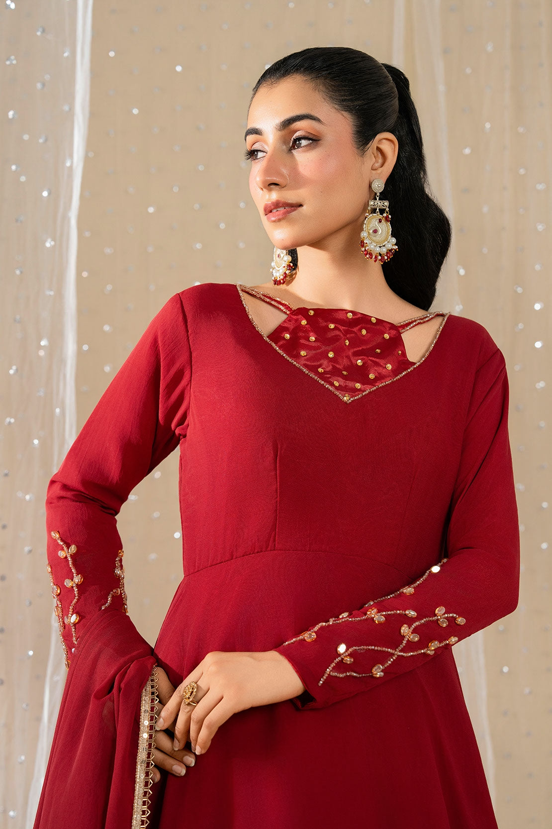 Minhaa – Elegant Mehron Embroidered Maxi Dress
