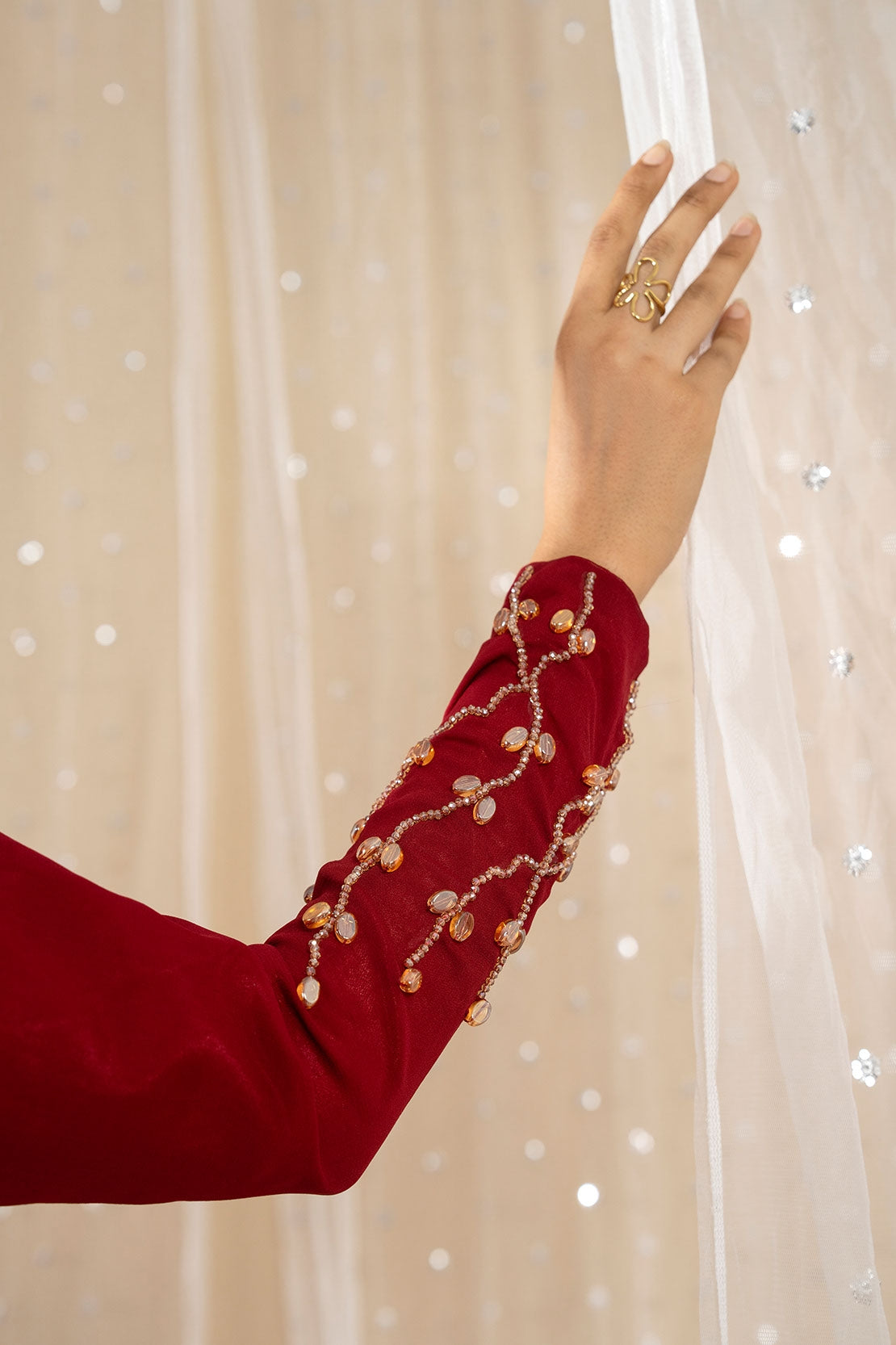 Minhaa – Elegant Mehron Embroidered Maxi Dress