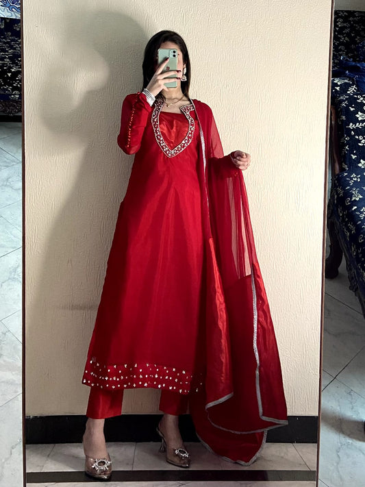 Riwaaj-Laal Ishq-red