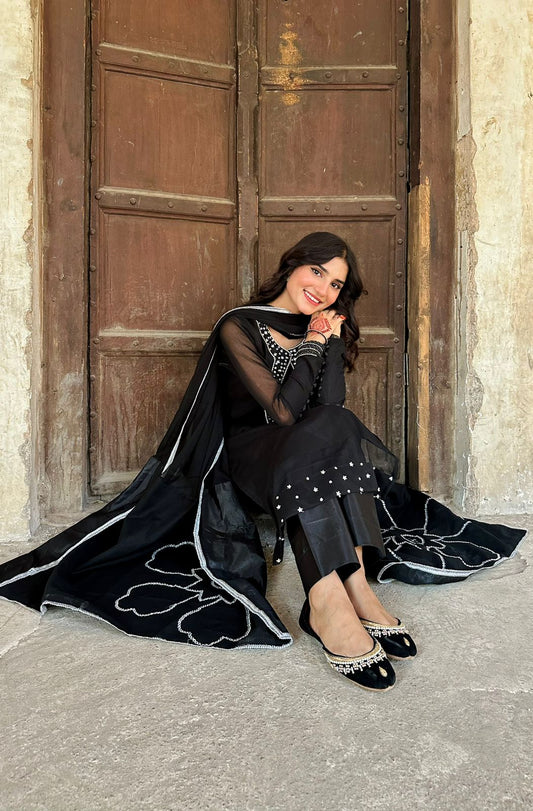 Riwaaj-Laal Ishq-Black