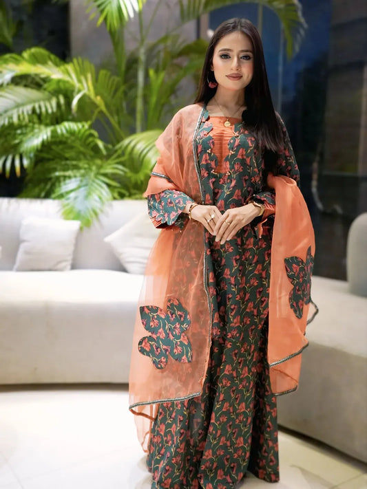 Breeze Charm printed lawn palazzo suit with V neckline and organza dupatta by Anabiyawear